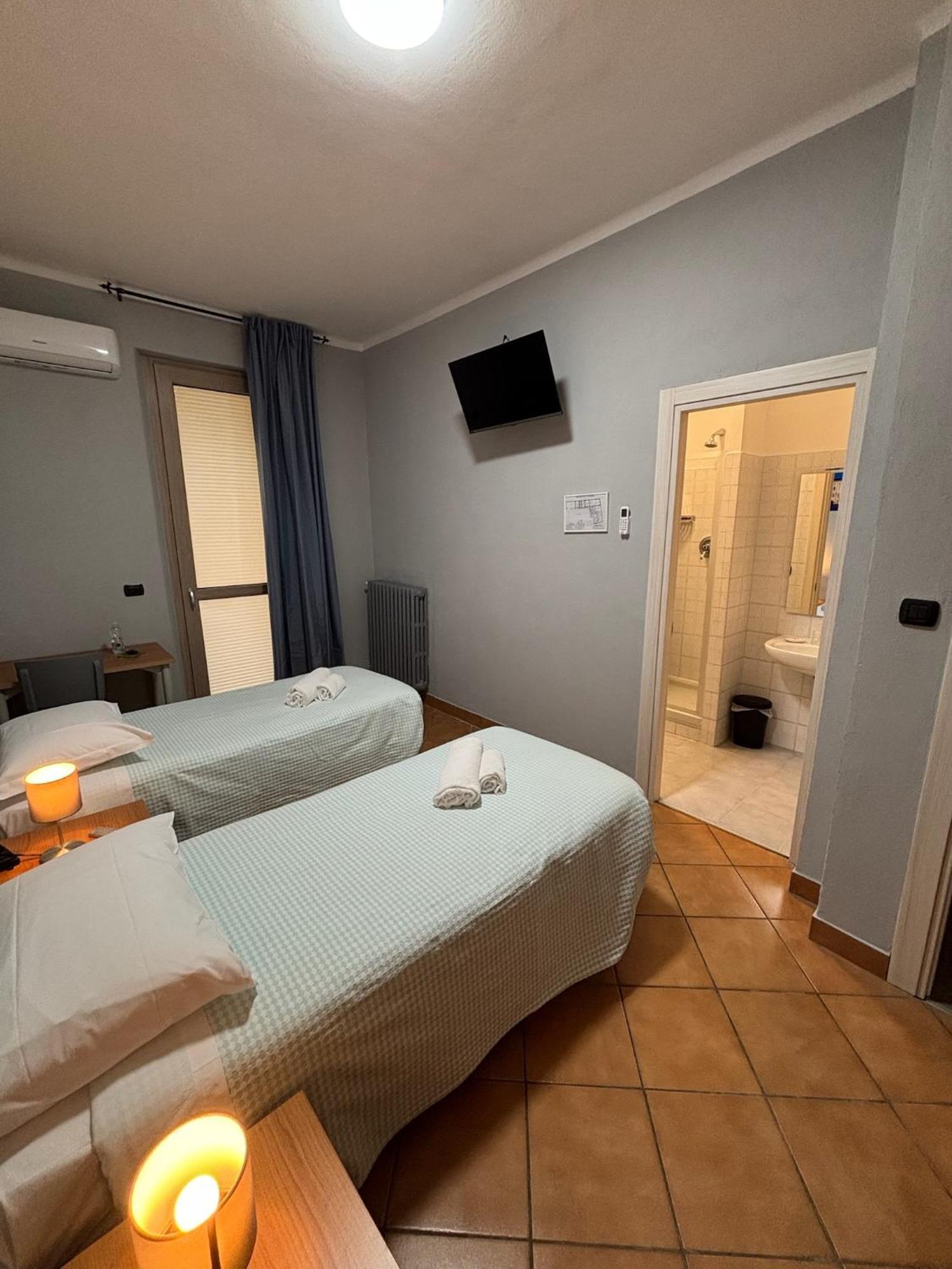 Domus Hotel Caselle Torinese Exterior photo