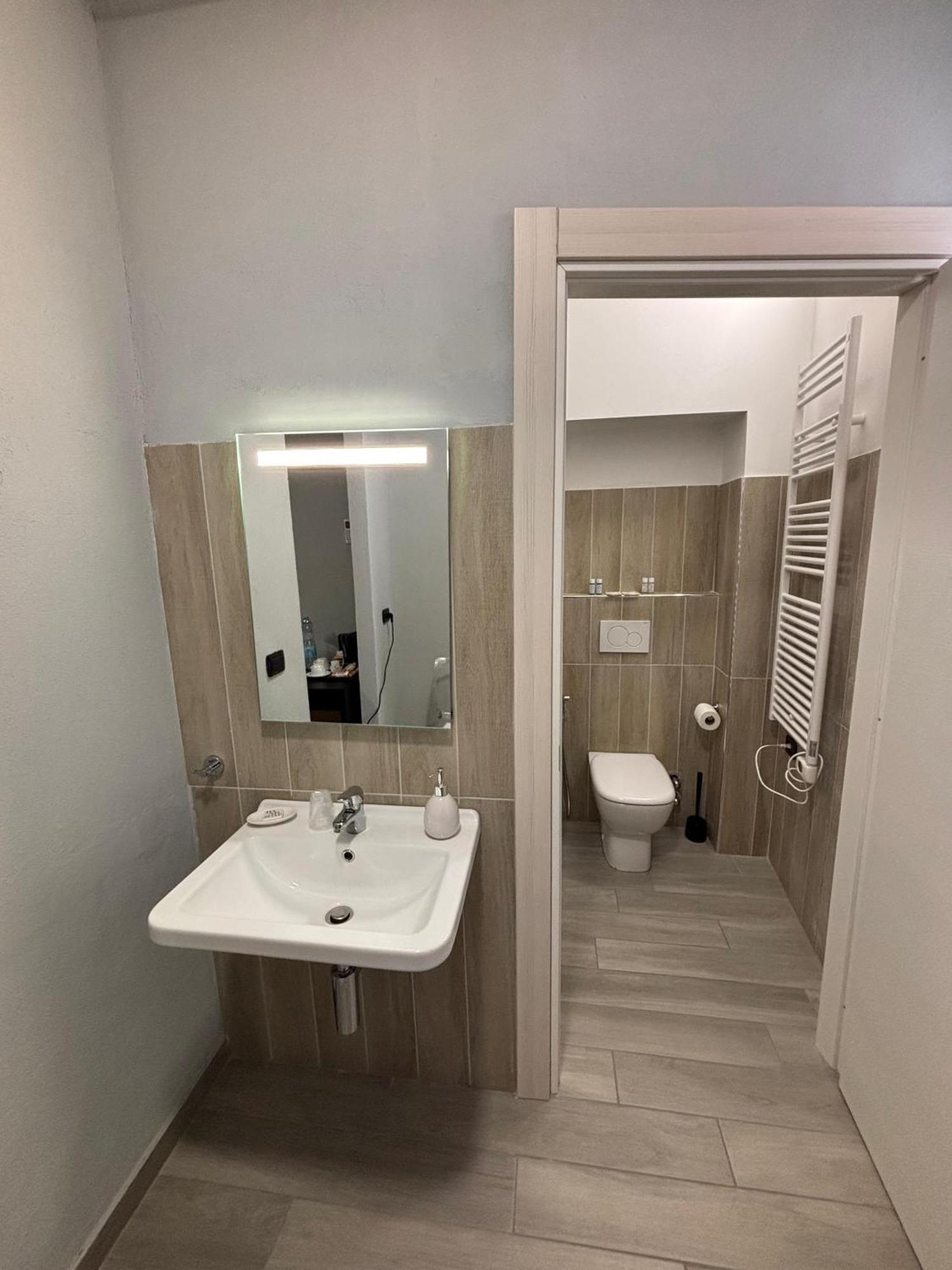 Domus Hotel Caselle Torinese Exterior photo